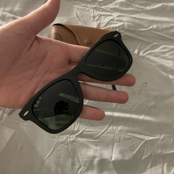 Polarized Ray Ban Wayfarer - Picture 3 of 3